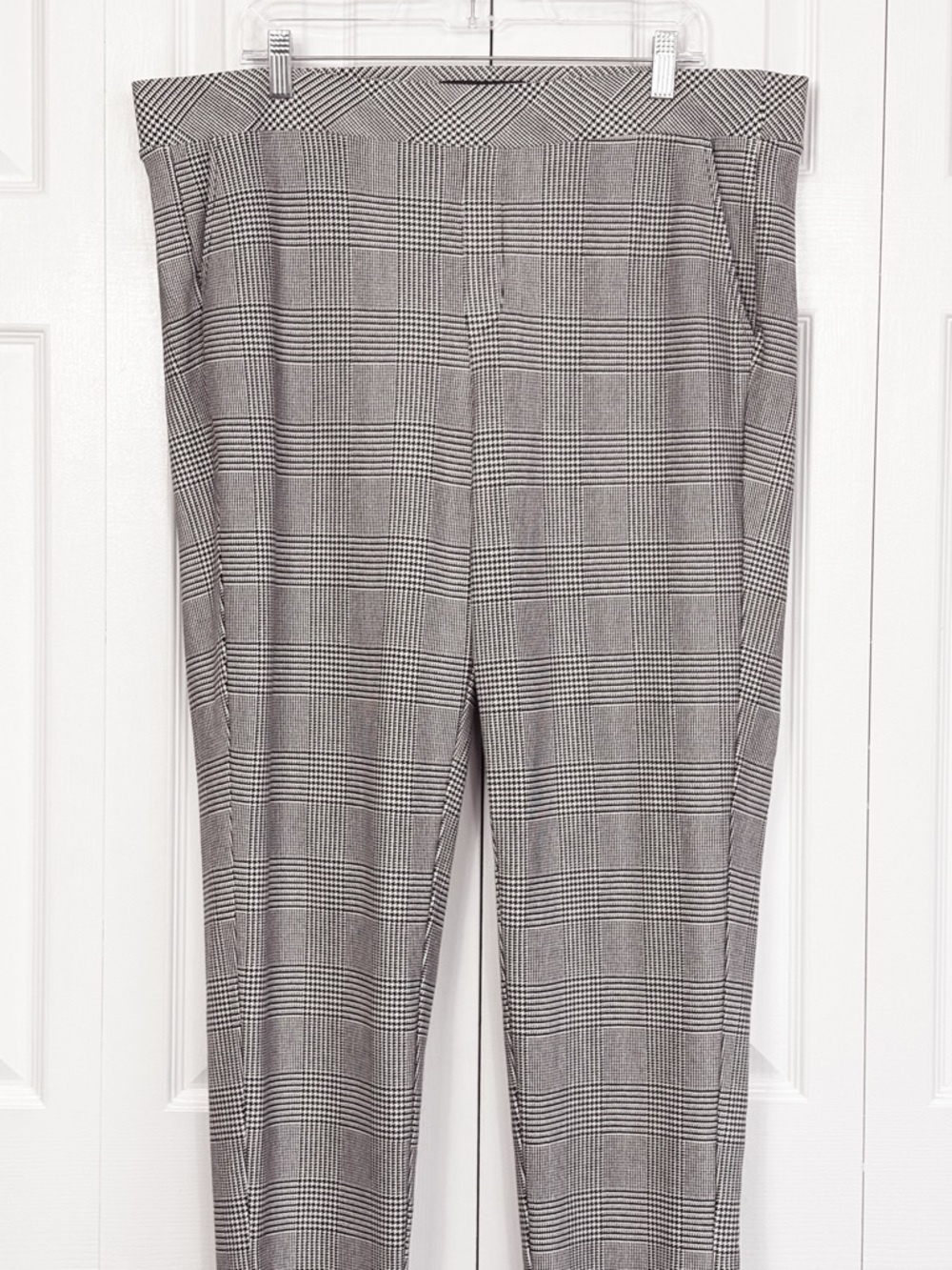 Torrid Black & White Houndstooth Plaid Ponte Knit Pull-On Ankle Pants 2X